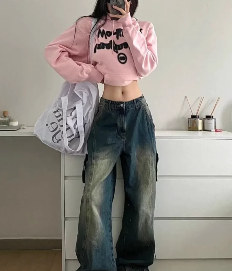 Cropped Hoodie + Cargo Jeans