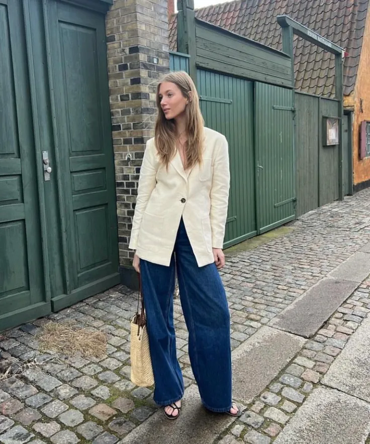 Blazer + Jeans + Sandals