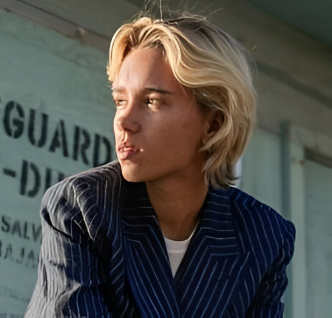 Short Curly Tomboy Hair with Effortless Waves and Playful Texture